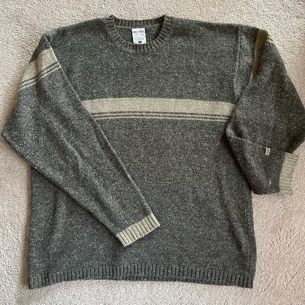 Mens Columbia Sweater. Size XL.